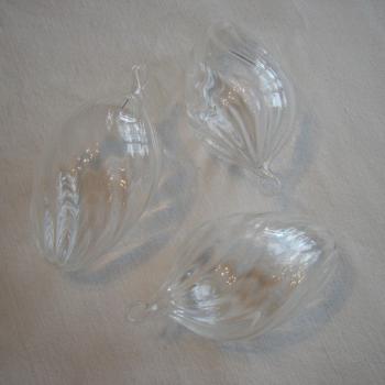 Ostereier aus gerippten Glas