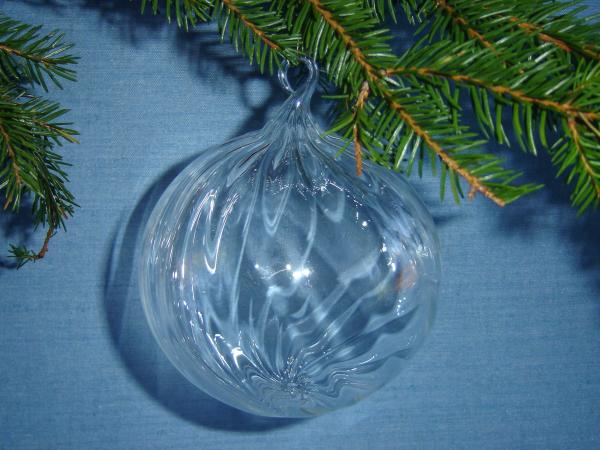 Glaskugel kristallklar für Weihnachten