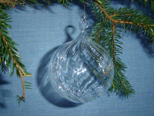 Glaskugel kristallklar für Weihnachten